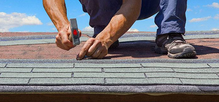asphalt-shingles-roof-maintenance-Glendale